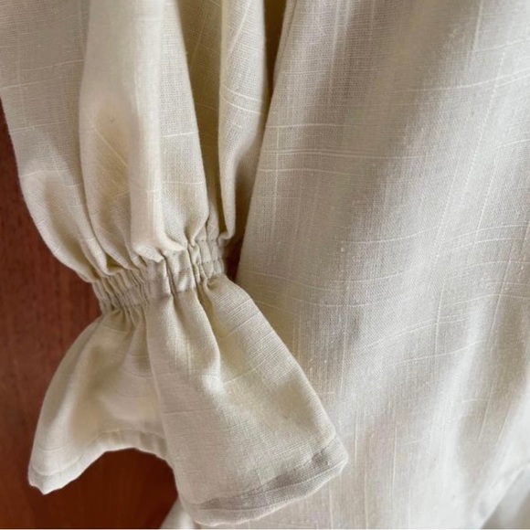 Puff sleeve wrap top - Picture 3 of 4